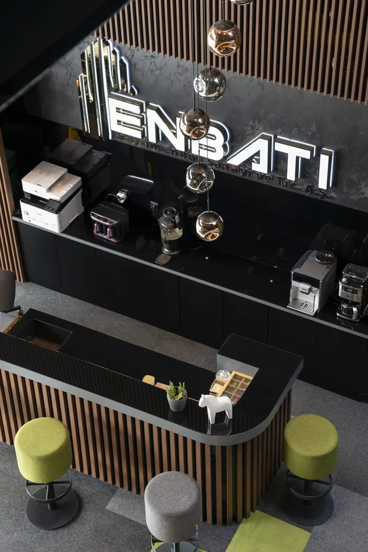 RE/MAX ENBATI Konutkent ofisi — Kahve köşesi